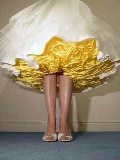 LOVE the idea of a colorful petticoat under a wedding dress.  In this case, yellow!! Candy Anthony, Poofy Skirt, Yellow Wedding Theme, Best Wedding Guest Dresses, Tutu Skirts, Rockabilly Style, Wedding Sparklers, 1950s Style, Retro Mode