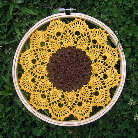 Crochet, Crocheting, Free, Patterns, Tutorial Sunflower Doily Free Pattern, Crocheted Tapestry, Doily Projects, Crochet Earth, Sunflower Dream Catcher, Sunflower Wreath Diy, Crochet Dreamcatcher Pattern, Crochet Dream Catcher, Sunflower Mandala