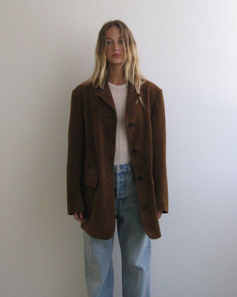 New in, The Lennox Suede Jacket. Perfectly boxy and oversized, crafted from 100% suede in a rich brown colourway. A forever wardrobe staple. Available now. Styled with the Ryan Jean, coming soon. #hansenandgretel Brown Suede Blazer Outfit, Dark Brown Corduroy Jacket Outfit, Suede Blazer Outfit, Matilda Djerf Suede Jacket, Suede Brown Jacket, Brown Suede Outerwear With Buttons, Brown Suede Jacket Outfit, Classic Suede Button-up Leather Jacket, Classic Button-up Suede Outerwear