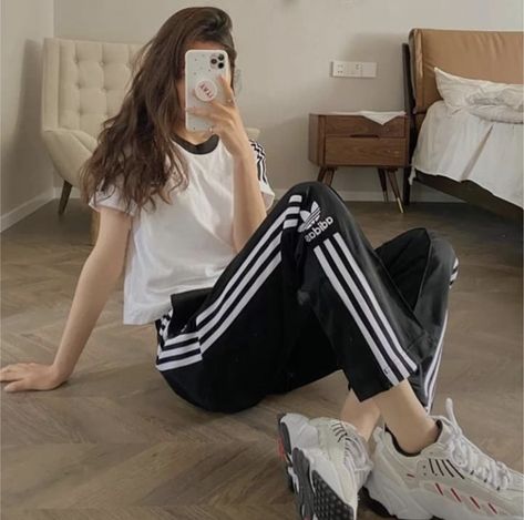 Baddie Clothes, Casual Sporty Outfits, Casual Outfit Idea, Boyish Outfits, Outfit Korean Style, Look Adidas, Idea Style, Practice Outfits, Korean Casual Outfits