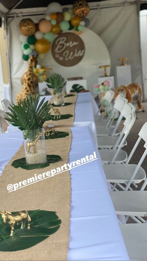 Safari Birthday Party Table Set Up, Safari Party Table Decor, Safari Theme Table Decor, Safari Theme Table Set Up, Safari Theme Centerpieces Diy, Safari Birthday Table Decor, Anniversaire Theme Safari, Wild One Table Decorations, Jungle Centerpieces Ideas