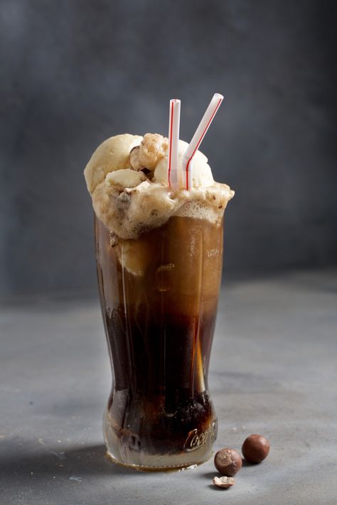 Starting this classic float with a malt syrup seems to boost the root beer flavor here, but you can go without it. Float Aesthetic, Float Ice Cream, Root Beer Float Bar, Rootbeer Float Cupcakes, Floats Drinks, Cream Cheese Buttercream Frosting, Malted Milk Balls, Soda Floats, Butter Cupcakes