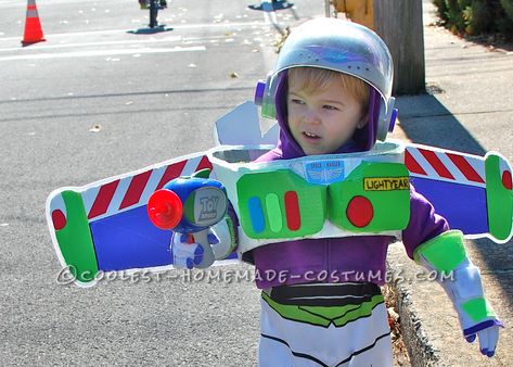 With my son being in love with Buzz Lightyear it was no questions as to what he was going to be. We had the store bought costume for play but as a kid of a mom who made all my costumes I couldn’t bear to let him wear a store bought costume. Although we did ... Read more The post No-Sew Buzz Lightyear Costume for a Toddler appeared first on Coolest Homemade Costumes. Buzz Lightyear Costumes, Bos Layer, Buzz Lightyear Costume Toddler, Disfraz Buzz Lightyear, Buzz Costume, Buzz Party, Buzz Lightyear Halloween Costume, Disfraz Toy Story, Lightyear Costume