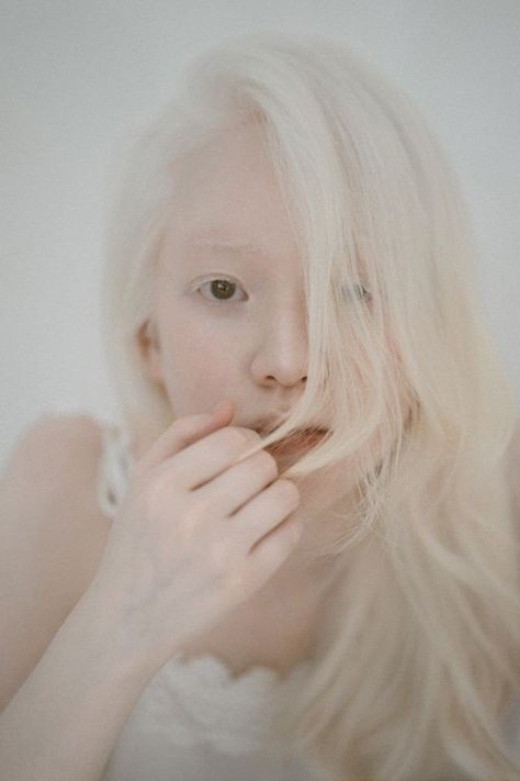 https://www.facebook.com/SwanGirlVN Albino Model, Albino Girl, Vietnam Hanoi, Mlem Mlem, Simple White Dress, Aesthetic People, Her Eyes, Rapunzel, Pretty Woman