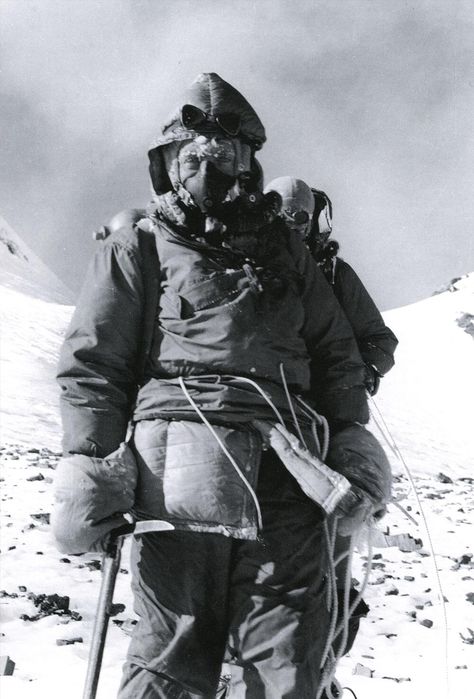 Everest1953: Picture of Tom Bourdillon(1924-1956) UK. Cho Oyu(1952). British Everest expeditions (1951,1952 & 1953). South Summit of Everest (1953). Died on the Jagihorn Cho Oyu, Monte Everest, Arctic Explorers, Mt Everest, Call Of Cthulhu, Mountain Climbing, Do Better, Dieselpunk, Rock Climbing