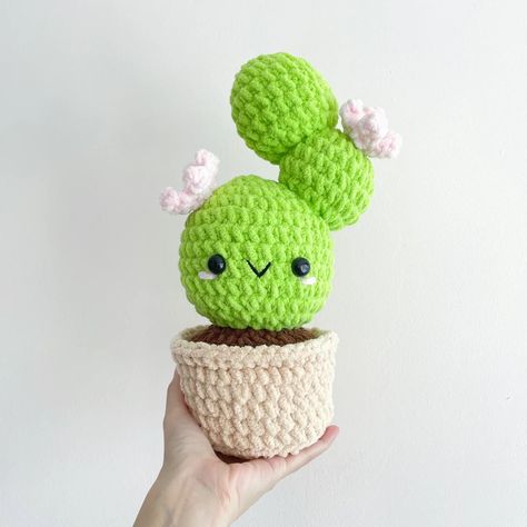 15 Fantastic Crochet Cactus Patterns (easy!) - Little World of Whimsy Crochet Cactus Free Pattern, Cactus En Crochet, Hanging Cactus, Amigurumi Gift, Crochet Succulent, Crochet Wall Hanging, Disney Crochet Patterns, Crochet Cactus, Easy Crochet Patterns Free