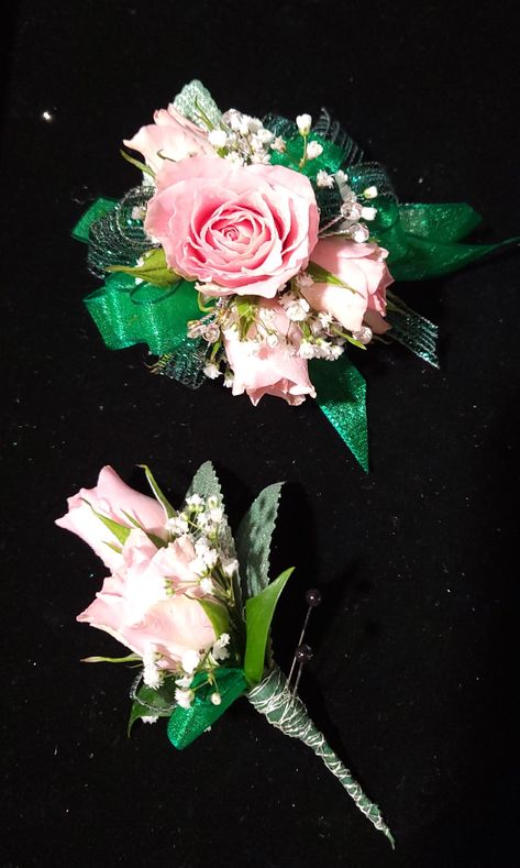 Pink spray roses with emerald green Pink Tux, Emerald Green And Pink, Green Tux, Pink Corsage, Pink Spray Roses, Prom Corsages, Prom Corsage And Boutonniere, Boutonnieres Prom, Prom Corsage