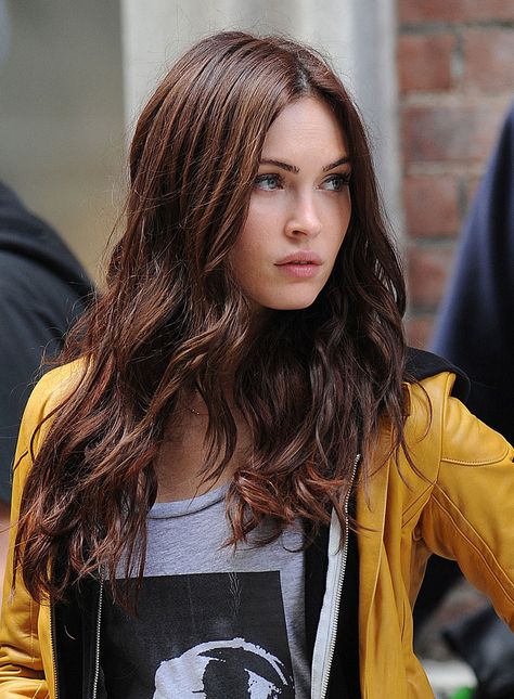 megan fox hair - color Megan Fox Hair Color, Megan Fox Hair, Megan Fox Photos, Megan Denise Fox, Fox Hair, Meagan Good, Hair Color Chocolate, Long Hair Extensions, Hair Color Auburn