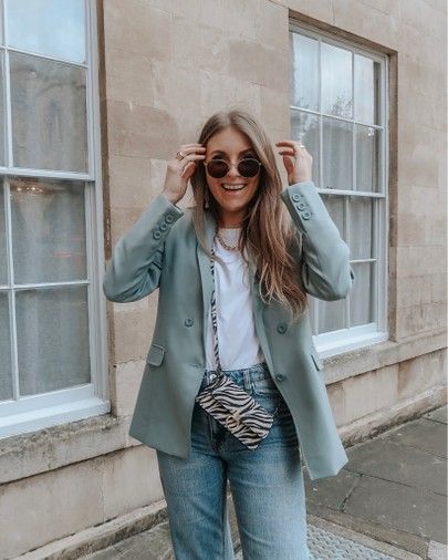 Pastel Blazer Outfit, Pastel Blazer, Mid Size Fashion, Personal Style Inspiration, Plain White Tee, Blazer Outfit, Neutral Outfit, Spring Trends, Blazer Outfits