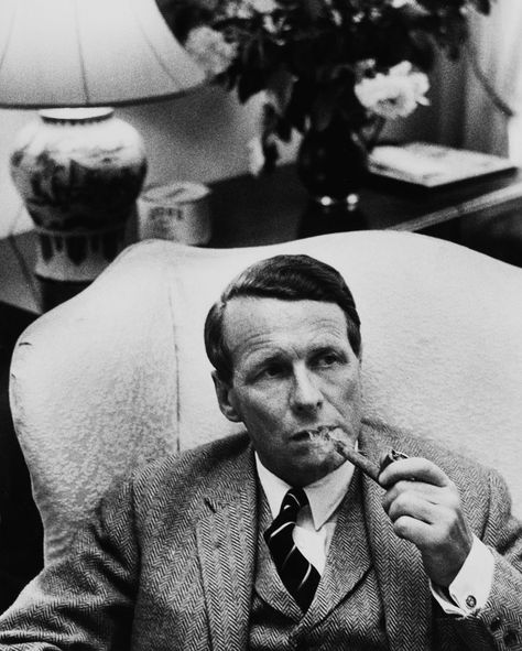 David Ogilvy, Rise To The Top, Best Landing Pages, Account Executive, What Is Advertising, Mens Fashion Inspiration, Career Advancement, Advertising Agency, Mad Men