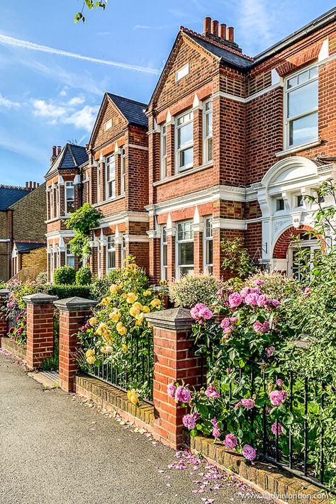 Houses in East Dulwich. This part of  south London is underrated and worth visiting. Click through for more pictures on the A Lady in London blog.   #southlondon #eastdulwich #london London Homes, England Houses, Historic London, Facade Ideas, Brick Houses, English Houses, London Houses, Front Gardens, London Townhouse