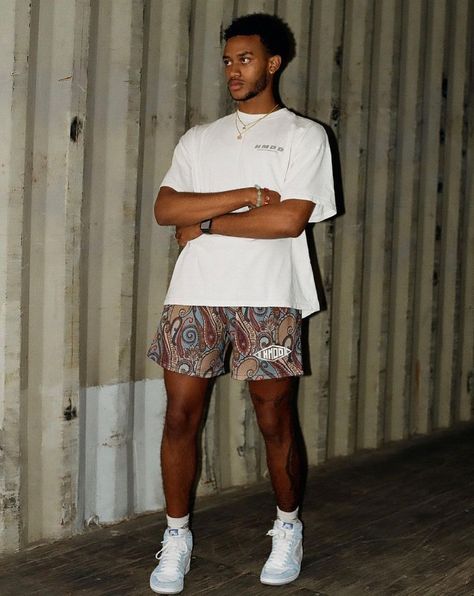 Gray Shorts Outfit Men, Outfits Shorts Hombre, Mesh Shorts Outfit Men, Grey Shorts Outfit Men, Tan Outfits, Grey Shorts Outfit, Basketball Outfits, Summer Drip, Tan Outfit