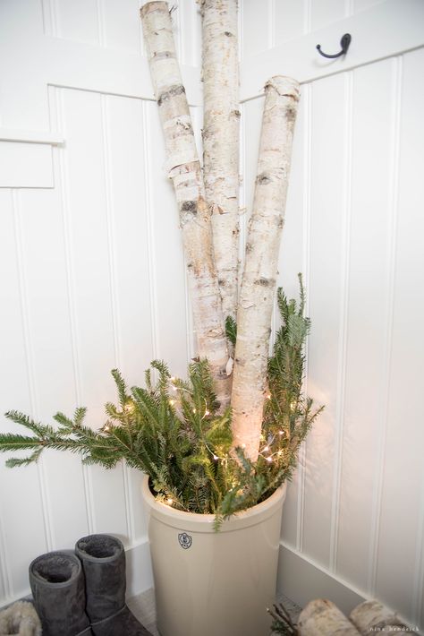 Christmas 2016 Nina Hendrick Holiday Housewalk | Crock Arrangement of Birch and Fraser Fir Birch Tree Decor Christmas, Birch Wood Decor, Log Decor, Birch Tree Decor, Tree Decor Christmas, Birch Branches, Christmas Planters, Deco Nature, Branch Decor