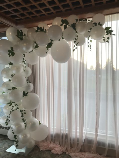 Balloon Photo Wall, Cute Backdrops, Diwali Decoration Lights, Christmas Song Trivia, Motif Art Deco, Wedding Backdrop Design, Easy Backdrops, Birthday Party Theme Decorations, Birthday Balloon Decorations