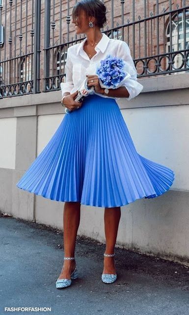 Very Lovely Skirts, Skirtsuits, and Dresses — Pretty pleated skirt…💕 Pleated Fashion, Pleated Skirt Dress, Cute Couple Outfits, Women Fashion Edgy, Womens Clothes, Black Midi, Fashion And Style, Blazer Fashion, Preppy Outfits