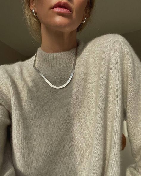 Mock Neck Sweater Outfit, Mock Neck Outfit, Neck Sweater Outfit, Anouk Yve, Ribbed Turtleneck, Winter Trends, Mock Neck Sweater, Cute Fits, High Waisted Trousers