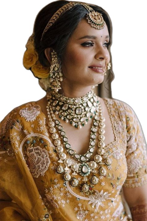 Mummy Hairstyles, Aesthetic Jewelry Photography, Jadau Jwellery, Indian Brides Jewelry, Polki Necklace Set, Wedding Jewelry Sets Bridal Jewellery, Bridal Jewellery Inspiration, Traditional Aesthetic, Kundan Jewellery Bridal