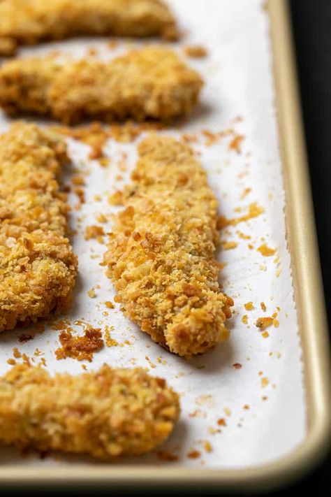 Healthy Breaded Chicken, Gluten Free Chicken Fingers, Chicken Tenders Crispy, Gluten Free Baked Chicken, Gluten Free Chicken Tenders, Gluten Free Chicken Nuggets, Breaded Chicken Strips, Juiciest Chicken, Bread Crumb Chicken