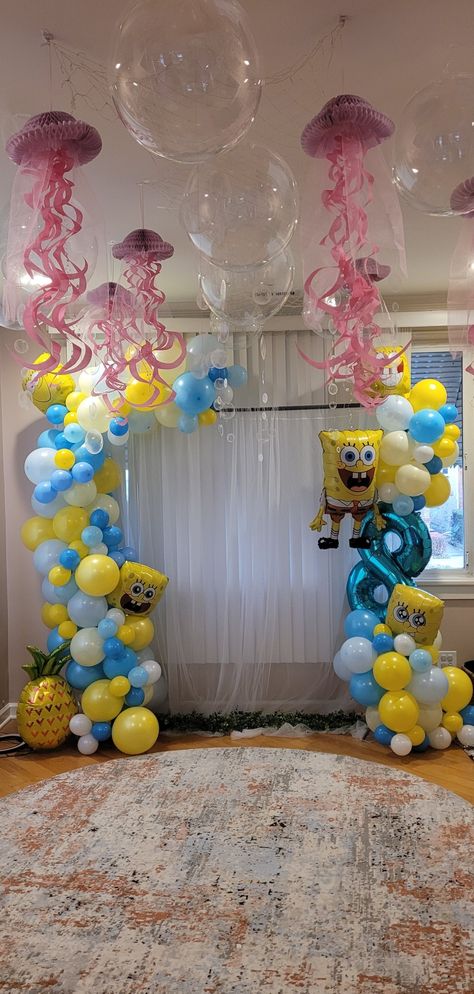 Spongebob Balloon Garland Ideas, Spongebob Theme Balloon Arch, Spong Bob Birthday Party, Spongebob Themed Party Favors, Spongebob Decorations Ideas, Sponge Bob Balloon Decorations, Spongebob Jellyfish Balloons, 21st Birthday Spongebob, Spongebob Birthday Ideas Decorations