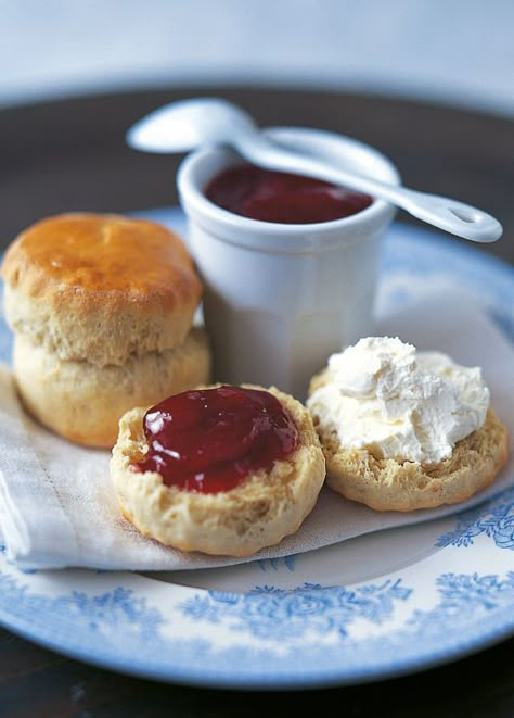 Scones And Tea, Scones Ideas, Mary Berry Scones, Manchester Tart, Tea Scones Recipe, Wwe Triple H, British Baking Show Recipes, Scones And Jam, British Scones