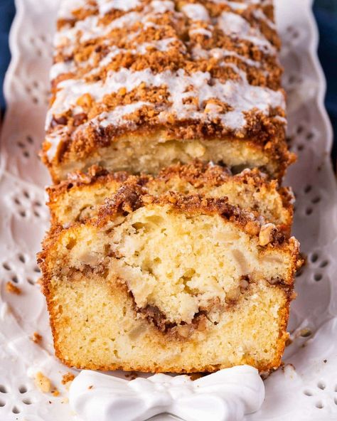 Apple Streusel Bread | Tastes of Lizzy T Cinnamon Bread Easy, Cinnamon Bread Recipe, Cinnamon Roll Bread, Cinnamon Scones, Apple Cinnamon Bread, Apples Cinnamon, Swirl Bread, Cinnamon Swirl Bread, Best Cinnamon Rolls