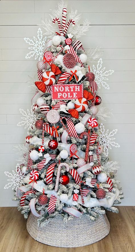 Red And White Tree Decor, Christmas Tree With Red And White Decor, Red And White Striped Christmas Tree, Candy Canes Christmas Tree, Candy Cane Xmas Tree, Candyland Tree Decorating Ideas, Red White And Gold Christmas Tree Ideas, Reindeer Christmas Tree Theme, Candy Cane Pencil Christmas Tree