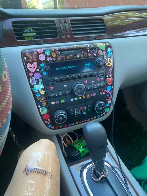 Buggy Car Decor, Whimsigoth Car, Cute Car Interior Ideas, Car Interior Diy, Hippie Car, Car Things, Girly Car Accessories, Car Deco, Cool Car Accessories