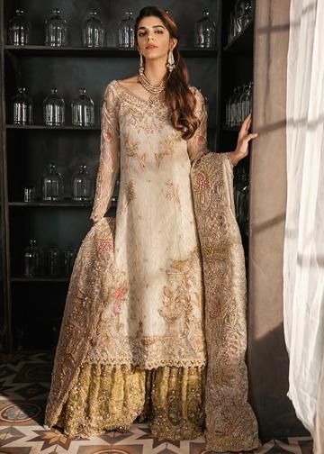 Sadaf Fawad Khan, Bridal Gharara, Fawad Khan, Pakistani Bridal Dress, Indian Bridal Lehenga, Pakistani Wedding Outfits, Indian Bridal Wear, Whatsapp Call, Pakistani Bridal Dresses