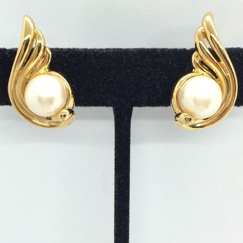 Beautiful Vintage Marvella Ear Climbler Clip On Earrings Pearl Gold Tone Wings Deadstock. Shiny Gold Tone Art Nouveau Style Wing Design With Faux Pearl Set In Gold Tone Metal. Singed Marvella. Clip On Earrings. Excellent Condition, New On Card, Deadstock, Never Worn, The Earrings Pads Have A Little Wear On Them From Age But Do Not Deter From Wear Or The Beauty Of These Earrings. Most Likely From The 1980s / 80s. The Retail Price On These Vintage Earrings Were $17.50! Marvella Was A Costume Jewel Tone Art, Wing Design, Art Nouveau Style, Earrings Pearl, Button Earrings, Pearl Set, Gold Jewellery Design, Gold Tone Metal, Jewelry Branding