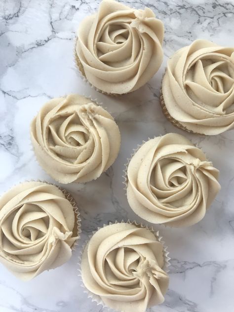 Vegan Vanilla Cupcakes – Six Vegan Sisters Cupcakes Recipes Vanilla, Six Vegan Sisters, Vegan Vanilla Cupcakes, Soy Free Vegan, Vanilla Cupcake Recipe, Cupcakes Recipes, Easy Cupcakes, Vegan Cookbook, Vanilla Cupcakes