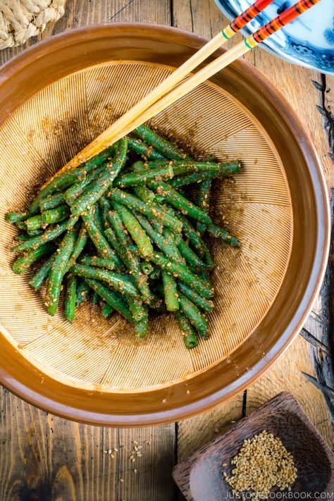 Green Bean Gomaae is a classic Japanese salad in which fresh green beans are blanched and tossed with a sweet, sesame-soy dressing. You'll need only 4 ingredients and 20 minutes to make this delicious vegetable side. #greenbean #gomaae | Easy Japanese Recipes at JustoneCookbook.com Japanese Green Beans, Sesame Green Beans, Soy Dressing, Japanese Salad, Green Beans Side Dish, Fairy Food, Easy Japanese Recipes, Sesame Dressing, String Bean