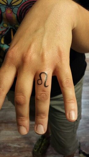 Leo Tattoo Hand, Leo Finger Tattoo, Knuckle Tattoos, Leo Tattoos, Pretty Hand Tattoos, Last Unicorn, Stick And Poke, Band Aid, Finger Tattoos