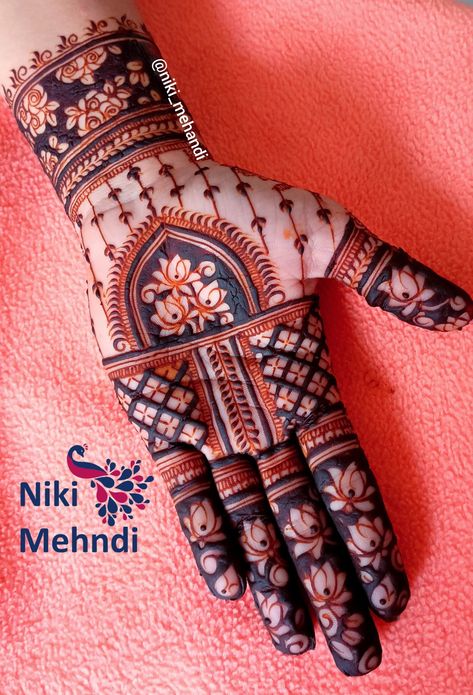 Chudi Mehendi Design, Mehndi Designs New Beautiful, Sider Mehendi Designs, Sider Mahendi Design Latest, Plam Mehandi Designs, Morpankh Mahendi Design, Makar Sankranti Mehndi Design, Mendi Design Modern, Modern Mehndi Designs Back Hand