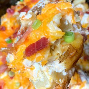 Crock Pot Twice Baked Potato Casserole - Plowing Through Life Twice Baked Potato Casserole, Cheesy Bacon Potatoes, Loaded Potatoes, Loaded Baked Potato Casserole, Red Potato Recipes, Baked Potato Bar, Twice Baked Potato, Loaded Cauliflower Casserole, Twice Baked Potatoes Casserole