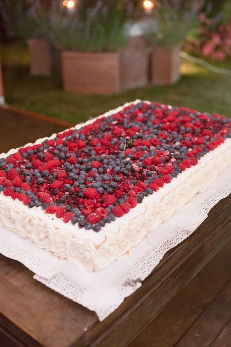 Diy Wedding Sheet Cake, Fruit Sheet Cake Decoration, Costco Cake Wedding, Slab Wedding Cake, Long Sheet Cake Wedding, Simple Wedding Sheet Cake, Sheet Cake With Fruit On Top, Sheet Cake With Fruit, Costco Sheet Cake Wedding