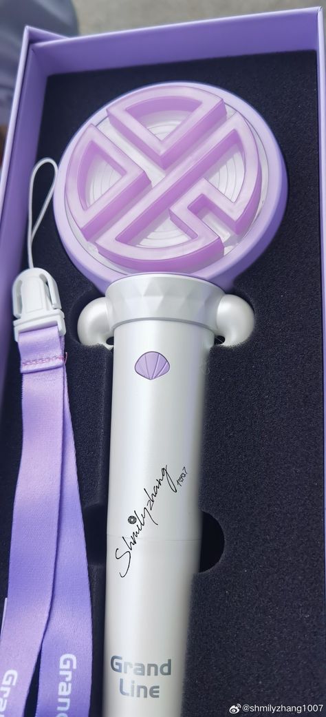 C-Pop Zhang Yixing Concert Grand Line 2023 Lightstick Exo, Kpop Lightsticks, Lay Zhang, Zhang Yixing, Suho, Sehun, Chanyeol, Baekhyun, Boy Bands