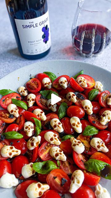 Emily Love Leserman on Instagram: "🍷💀MOZZASKELLA SALAD💀🍷

A simple caprese salad with ghoulish twist! 🍅🦴 These easy mozzarella skeletons make the perfect Halloween treat, adding a touch of spooky fun to your classic favorite. 

Simply bake the mozzarella balls at 350 degrees for 7-8 minutes, pat dry and top on a salad, crostini, or cheese board! 

Pair it with a glass of @thesimplegrapewine 🍷—the rich, berry notes of this zero sugar, low carb wine perfectly complement the fresh basil, juicy tomatoes, and savory mozzarella. It’s a frightfully delicious combination that brings out the best in both the dish and the wine. 

Cheers to a spooky yet simple pairing! 🕸️ #TheSimpleGrape #thesimplegrapewine #simplegrapepartner #sponsored" Halloween Caprese Salad, Halloween Caprese, Low Carb Wine, Goody Bag Ideas, Halloween Office Party, Wine Cheers, Mozzarella Balls, Antipasto Salad, Halloween Office