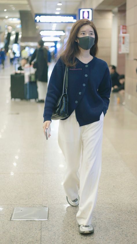 Korean Airport Fashion, Thai Fashion, Modest Casual Outfits, Korean Fashion Kpop, Girl Fashion Style, Fashion Idol, Career Fashion, Casual Day Outfits, Korean Girl Fashion