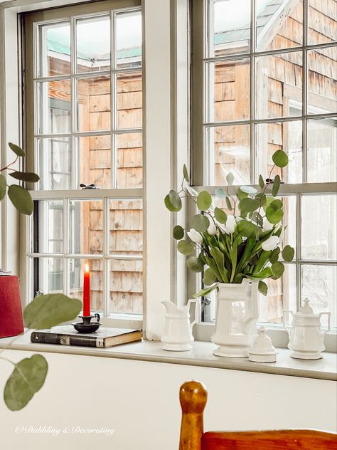 How to style a cozy and beautiful windowsill. #windowsill #windows #candles #vintagedecor #vintagehomedecor #cozyhome #antiques #hyggehome Kitchen Windowsill Decor, Small Bedroom Storage Ideas, Succulent Illustration, Windowsill Ideas, Colonial Interior Design, Bedroom Storage Ideas, Window Sill Decor, Small Bedroom Storage, Decorate Bedroom