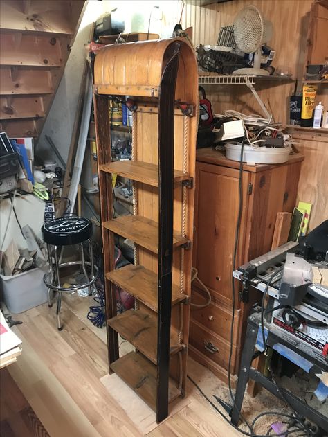 Old Wooden Skis Ideas, Toboggan Sled Decor, Tobaggan Decor, Repurposed Skis, Ski Ideas, Sled Decor, Ski House Decor, Ski Lodge Decor, Ski Decor