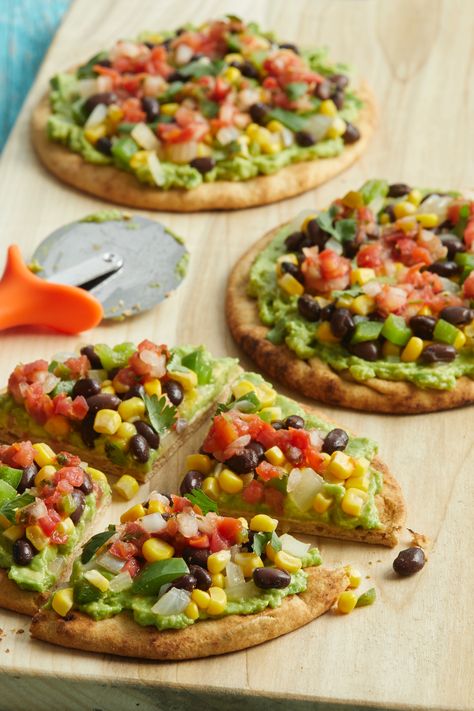 Pita Bread Ideas Vegetarian, Veggie Flatbread Sandwich, Pita Bread Toppings, Pitta Bread Ideas, Vegan Tex Mex Recipes, Pita Bread Lunch, Pita Pocket Recipes, Pita Bread Pizza, Pizza Vegetarian