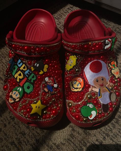 Croc Themes, Junk Crocs, Junk Shoes, Croc Decor Ideas, Croc Fashion, Horror Shoes, Croc Decor, Crocs Custom, Bedazzled Crocs