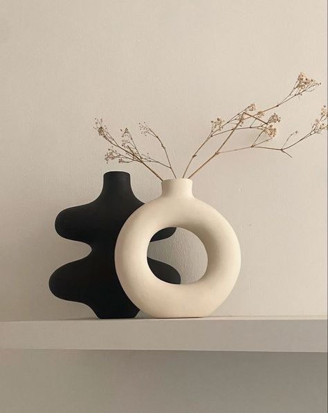 Vase For Living Room, Donut Vase, Clay Diy Projects, Tanah Liat, Diy Ceramic, Pinterest Room Decor, Trendy Home Decor, Art Texture, Pottery Crafts