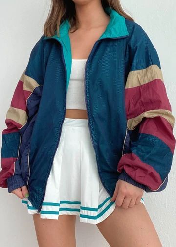 Retro Windbreaker Outfit, Retro Jacket Outfit, Vintage Jacket Outfit 90s, 80s Vintage Outfits, 80s Jacket Outfit, Ropa Retro 80s, 80s Windbreaker Outfit, Vintage Jackets Retro, 80's Jacket