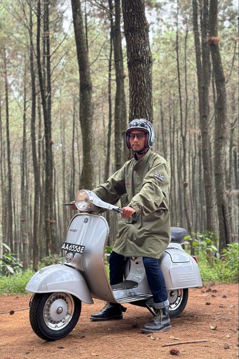 Riding Vespa Sprint Veloce with a Beat Boys parka jacket and Dr. Martens shoes Vespa Sprint Veloce, Italian Vespa, Vespa Sprint, Dr Martens Shoes, Martens Shoes, Parka Jacket, Parka, Quick Saves