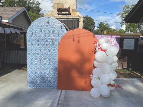 Talavera spanish inspired arch Talavera Backdrop, Talavera Theme Party, Talavera Baby Shower Ideas, Talavera Party, Diy Arch Backdrop, Diy Arch, Wedding Arch Backdrop, Diy Wedding Arch, Spanish Wedding