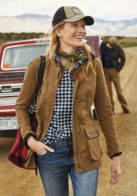 10 Trendy Jackets To Wear This Spring - Society19 UK Waxed Jacket, Field Coat, Fashion Preppy, Barbour Jacket, Trendy Jackets, Military Style Jackets, Women Diy, Outdoor Fashion, Spring Jackets