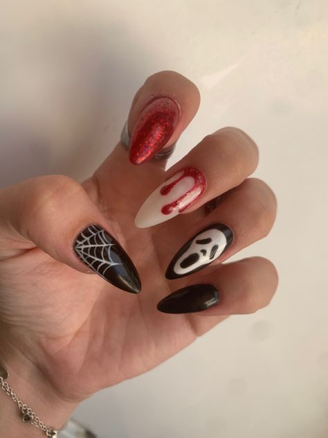 Black Ghost Face Nails, Halloween Slasher Nails, Halloween Ghostface Nails, Ghostface Nails Almond, Scream Nails Almond, Nails Ghost Face, Scary Movie Nails, Halloween Nails Scary, Cartoon Character Nails