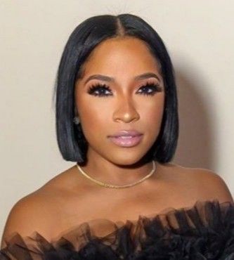 Short Bobs With Middle Part, Bobs Haircuts Black Women, Black Women Middle Part Bob, Slick Bob Black Women, Short Colored Bobs For Black Women, Short Bob Black Hairstyles, Sleek Bob Black Women, Toya Wright Bob Hairstyles, Elegant Bob Hairstyles For Black Women