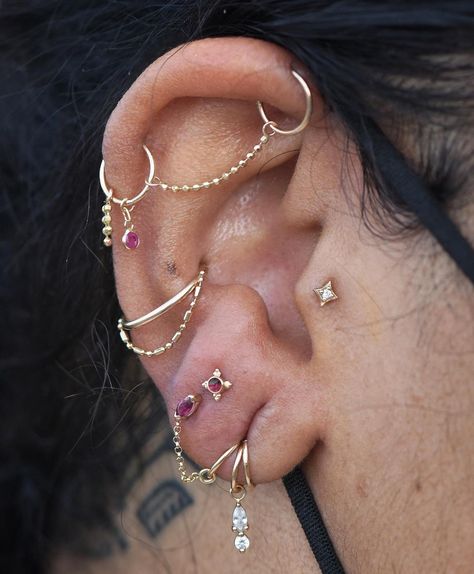 Piercing Inspo, Cool Ear Piercings, Cool Piercings, Piercing Ideas, Ear Stack, Pierced Jewelry, Fancy Jewellery, Garnet Earrings, Ear Piercing